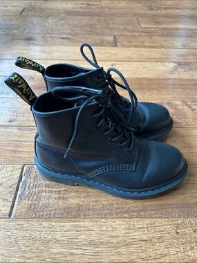 Dr. Martens Docs 101 Smooth Leather Ankle Boots Lace Up Black Womens Size 7